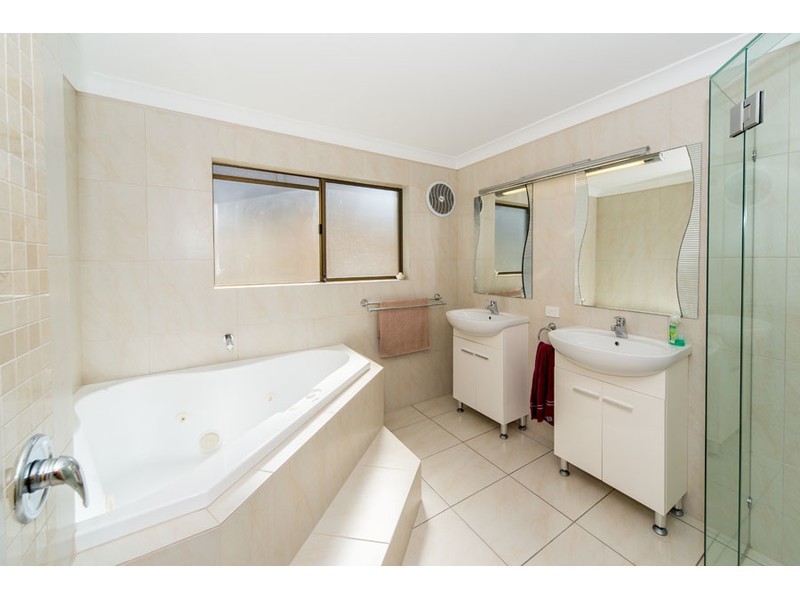 32 Daru Avenue, Runaway Bay QLD 4216