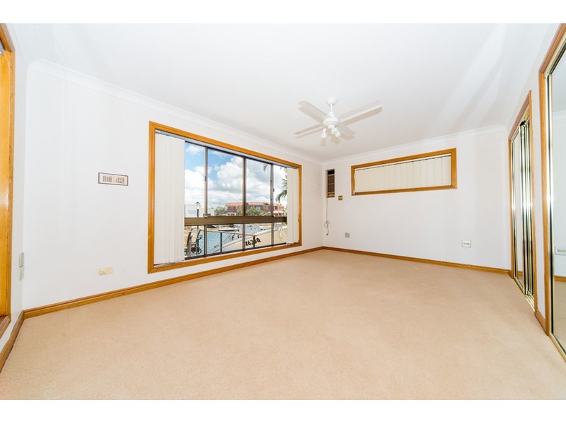 32 Daru Avenue, Runaway Bay QLD 4216