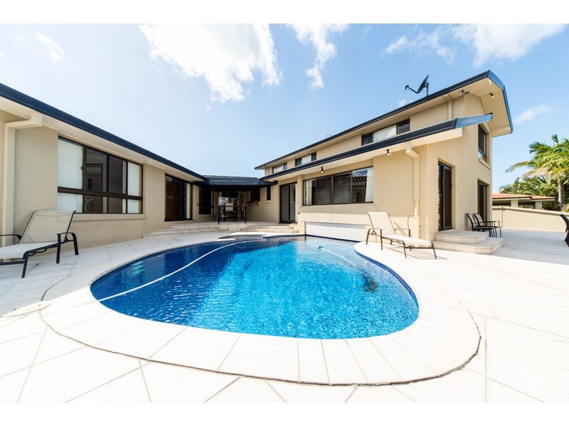 32 Daru Avenue, Runaway Bay QLD 4216