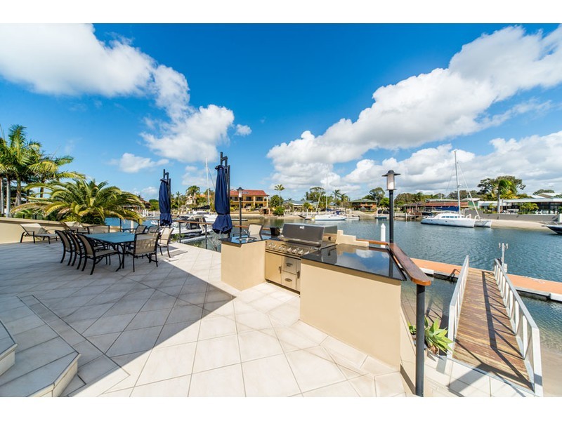 32 Daru Avenue, Runaway Bay QLD 4216