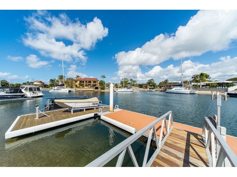 32 Daru Avenue, Runaway Bay QLD 4216