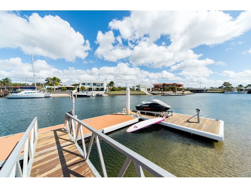 32 Daru Avenue, Runaway Bay QLD 4216