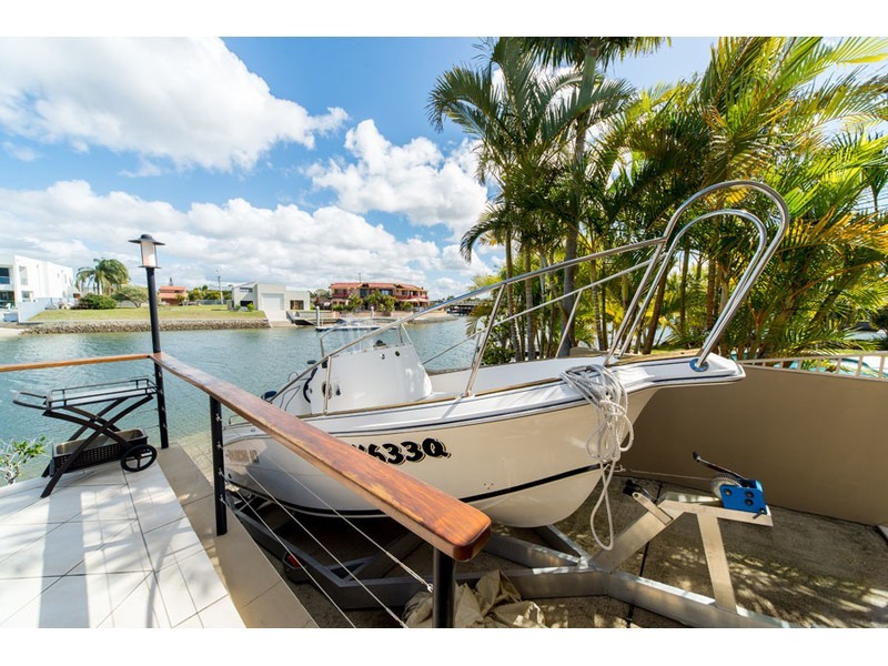 32 Daru Avenue, Runaway Bay QLD 4216