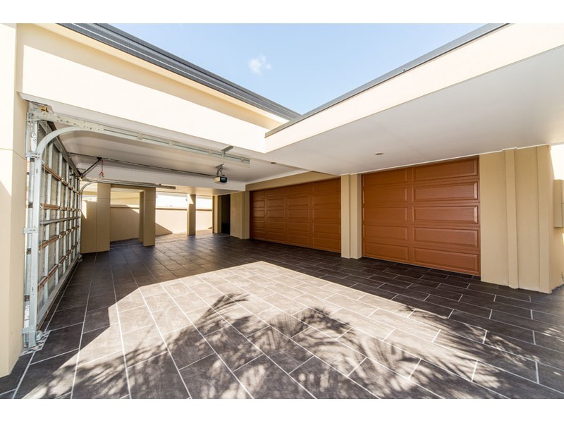 32 Daru Avenue, Runaway Bay QLD 4216