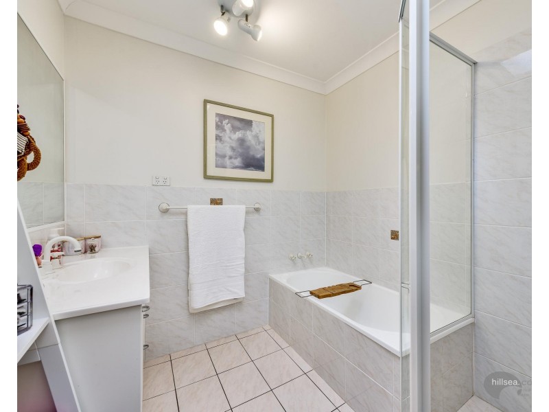 2/135 Bayview Street, Runaway Bay QLD 4216