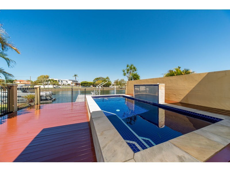 2/28 Vaggelas Crescent, Biggera Waters QLD 4216