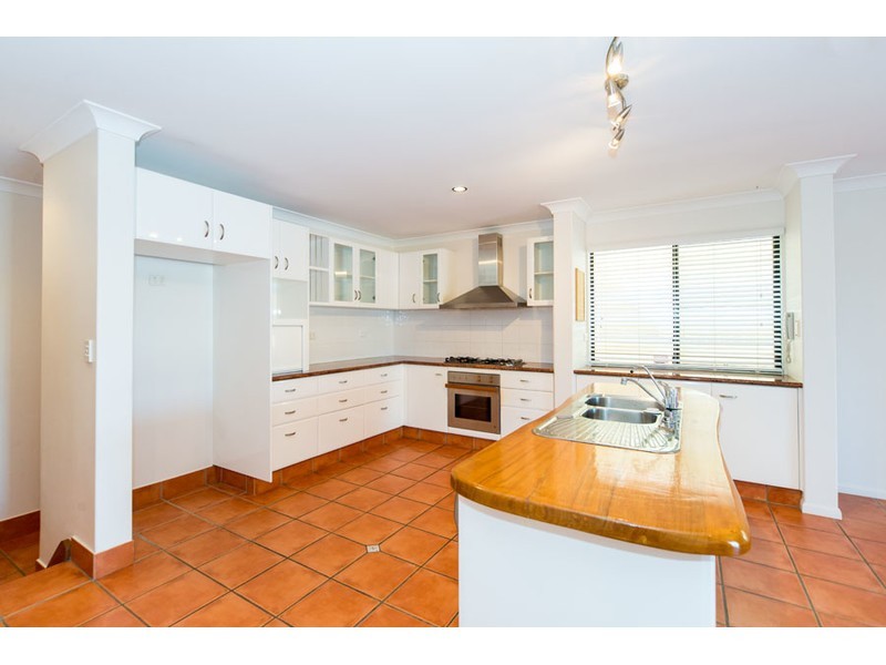 2/28 Vaggelas Crescent, Biggera Waters QLD 4216