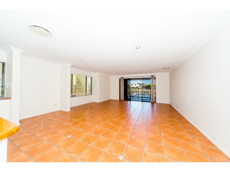 2/28 Vaggelas Crescent, Biggera Waters QLD 4216