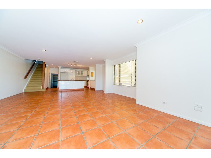 2/28 Vaggelas Crescent, Biggera Waters QLD 4216