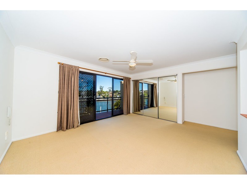2/28 Vaggelas Crescent, Biggera Waters QLD 4216