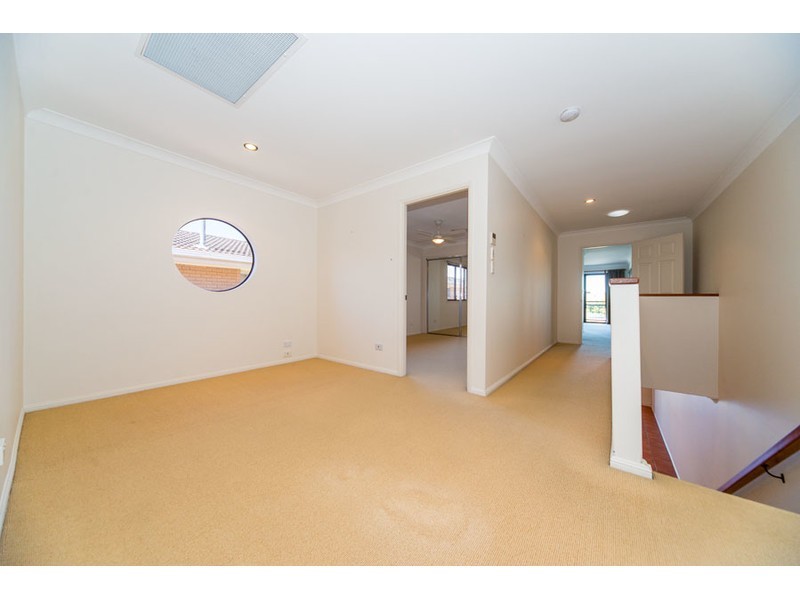 2/28 Vaggelas Crescent, Biggera Waters QLD 4216