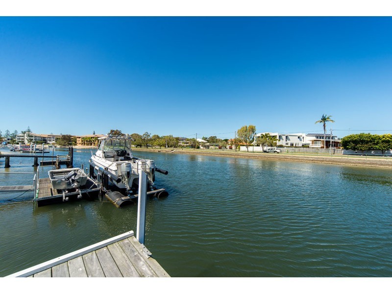 2/28 Vaggelas Crescent, Biggera Waters QLD 4216