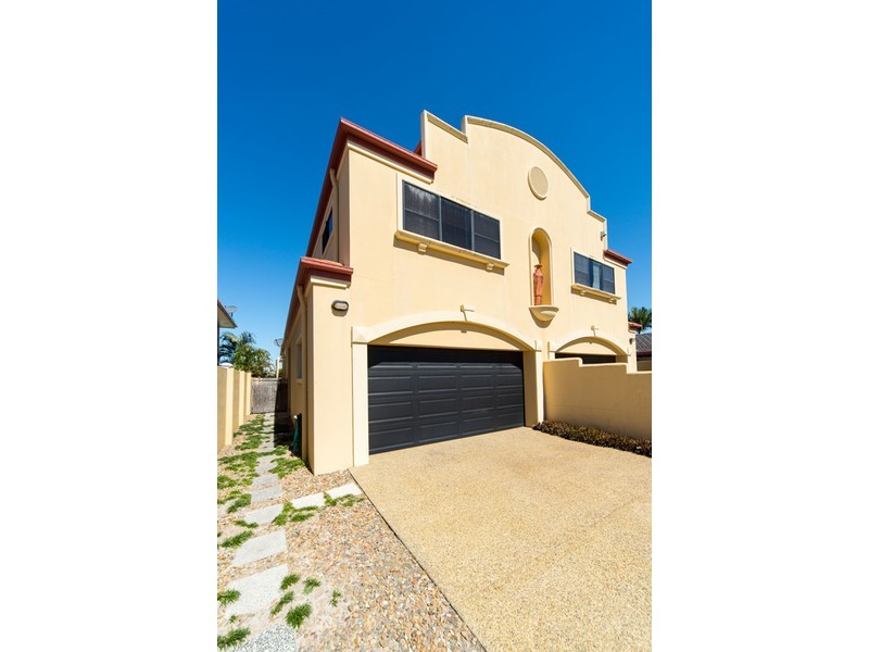2/28 Vaggelas Crescent, Biggera Waters QLD 4216