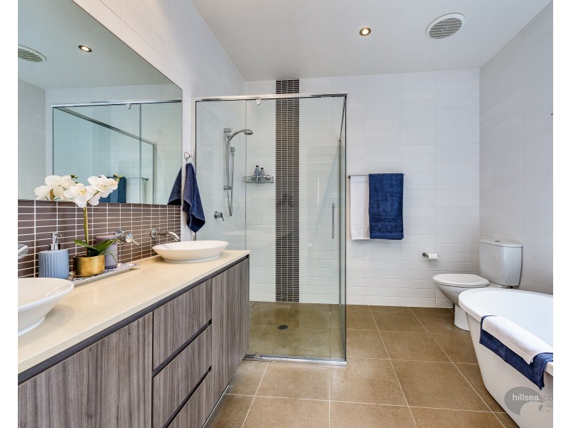 1 Osmium Lane, Hope Island QLD 4212