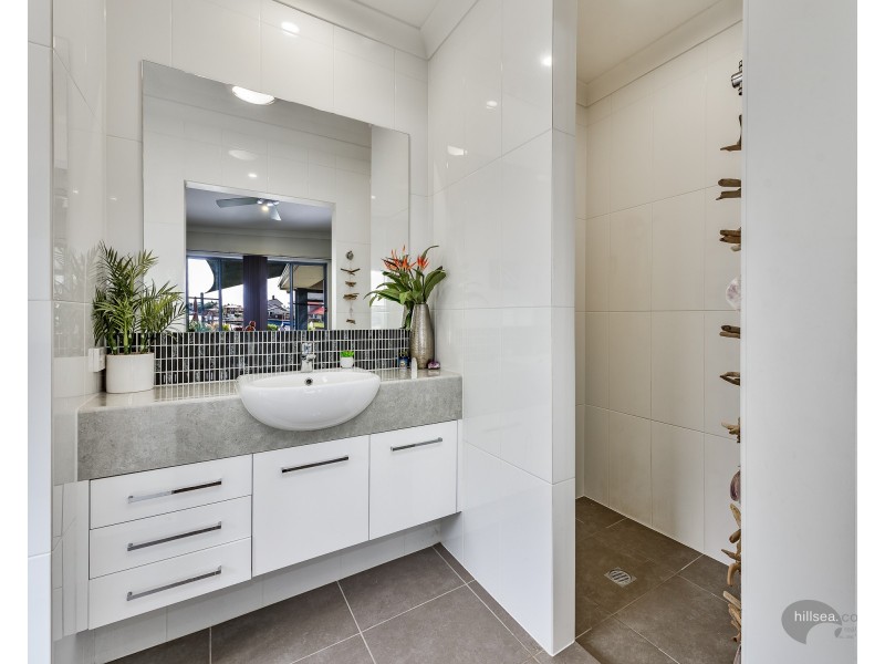 16 Erave Avenue, Runaway Bay QLD 4216