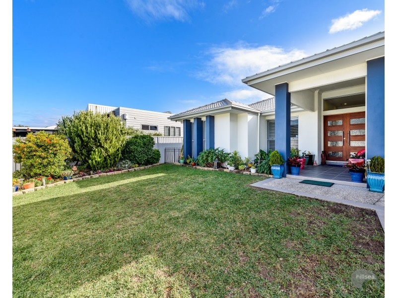 16 Erave Avenue, Runaway Bay QLD 4216