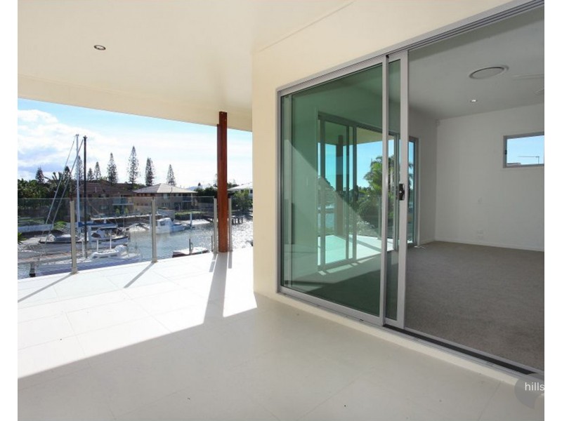 1/2 Bulolo Avenue, Runaway Bay QLD 4216