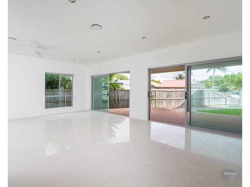 1/2 Bulolo Avenue, Runaway Bay QLD 4216