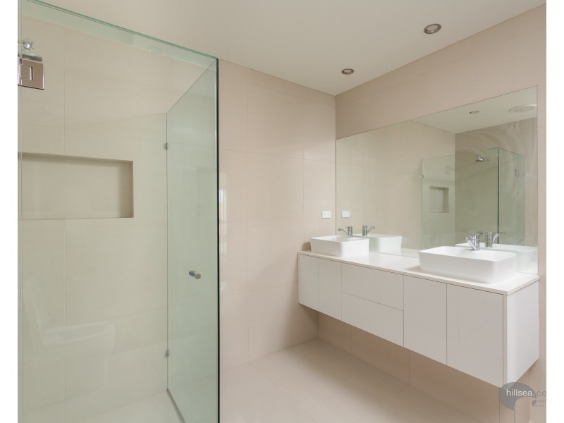 1/2 Bulolo Avenue, Runaway Bay QLD 4216