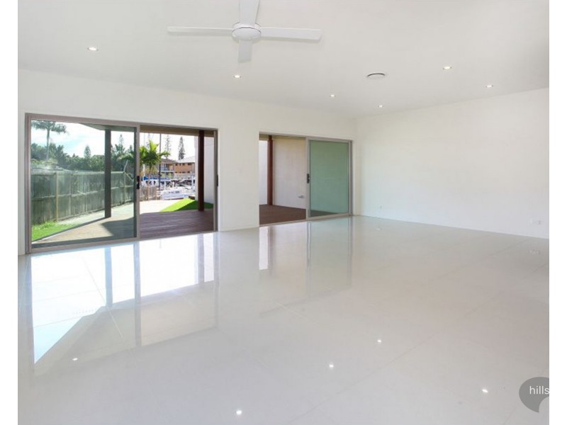 1/2 Bulolo Avenue, Runaway Bay QLD 4216