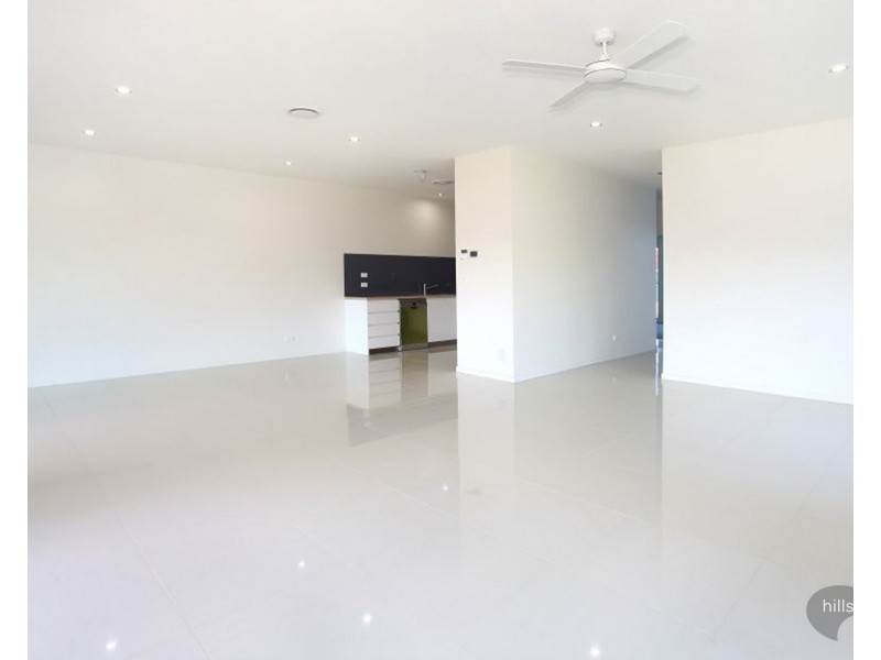 1/2 Bulolo Avenue, Runaway Bay QLD 4216