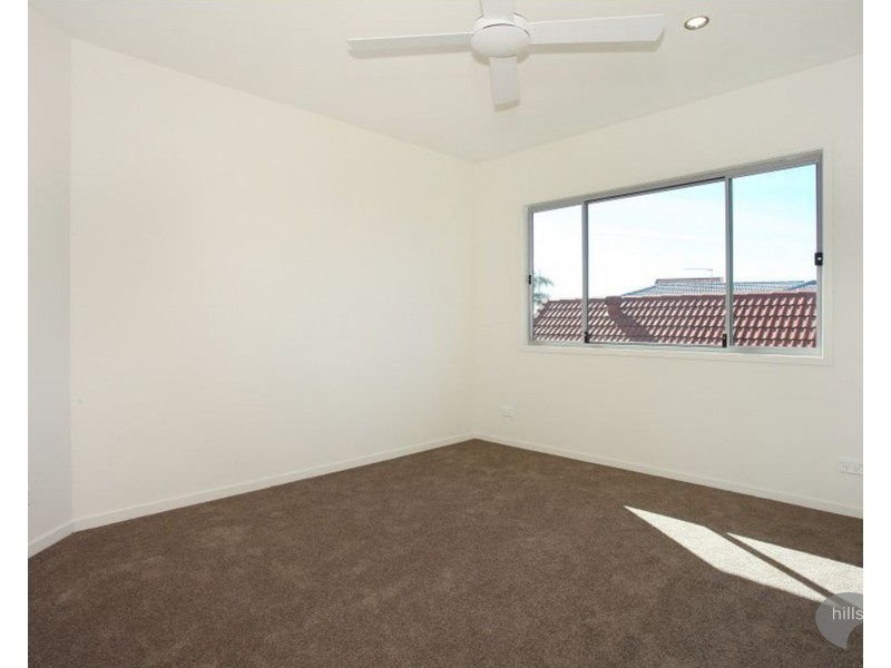 1/2 Bulolo Avenue, Runaway Bay QLD 4216