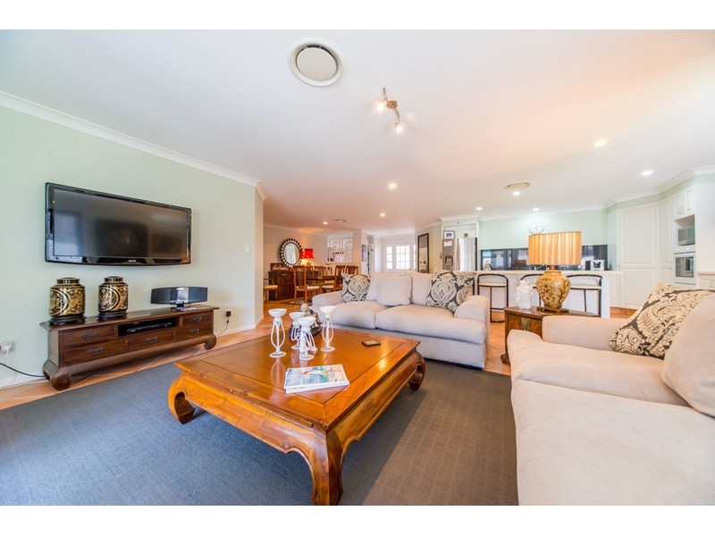 5 Orpington Court, Arundel QLD 4214