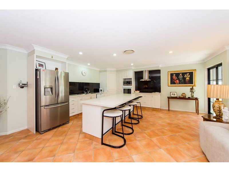 5 Orpington Court, Arundel QLD 4214