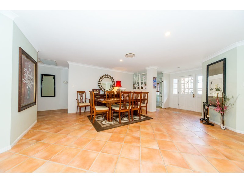 5 Orpington Court, Arundel QLD 4214