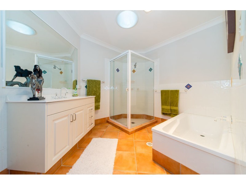 5 Orpington Court, Arundel QLD 4214