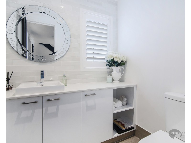 5017A Riverwood Grove, Benowa QLD 4217