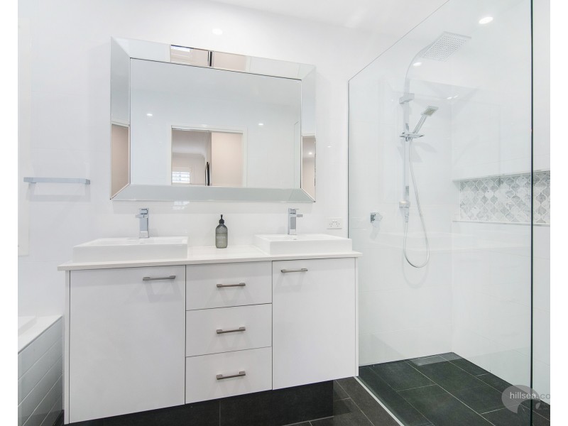 5017A Riverwood Grove, Benowa QLD 4217