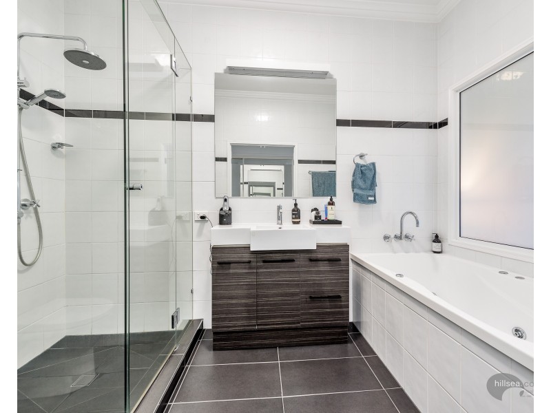 20/82-86 Limetree Parade, Runaway Bay QLD 4216