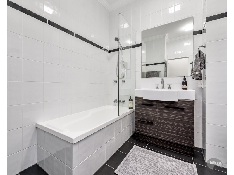 20/82-86 Limetree Parade, Runaway Bay QLD 4216