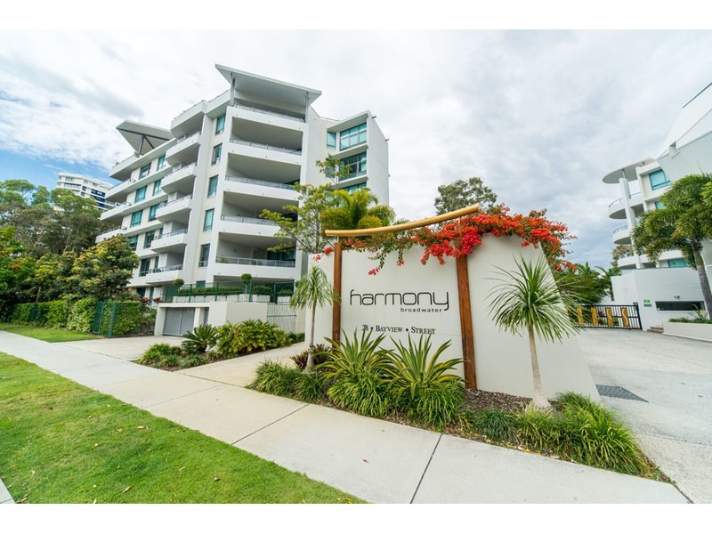 33/20 Bayview Street, Runaway Bay QLD 4216