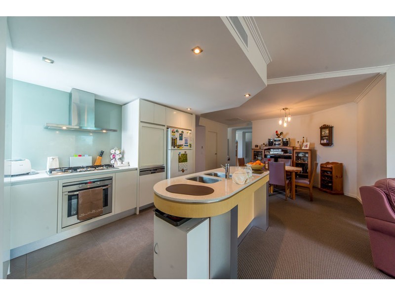 33/20 Bayview Street, Runaway Bay QLD 4216