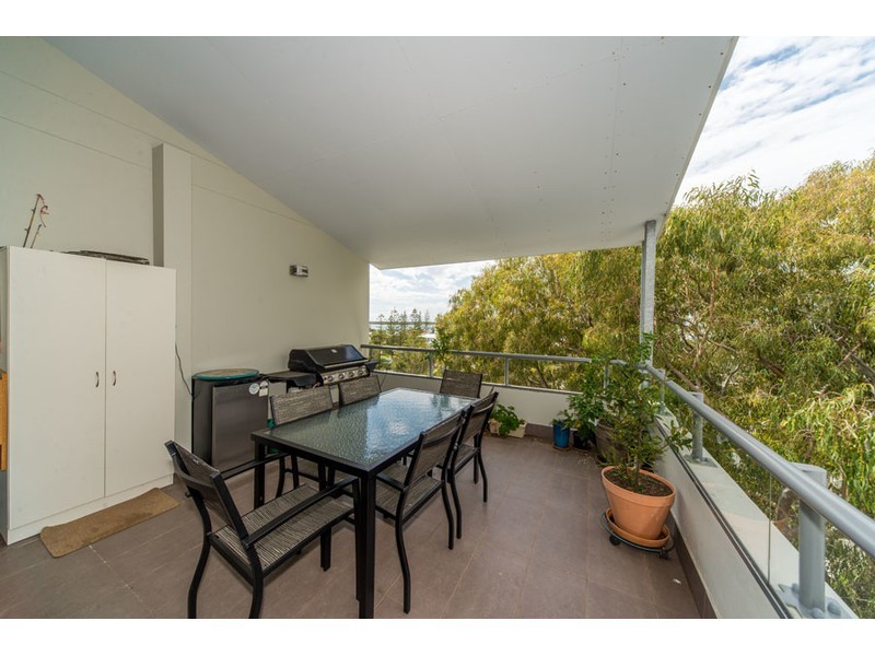 33/20 Bayview Street, Runaway Bay QLD 4216
