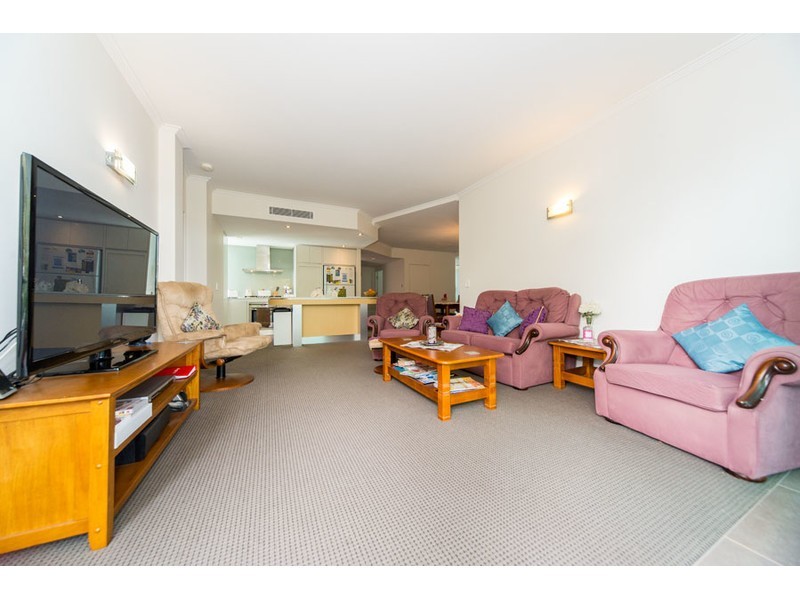 33/20 Bayview Street, Runaway Bay QLD 4216