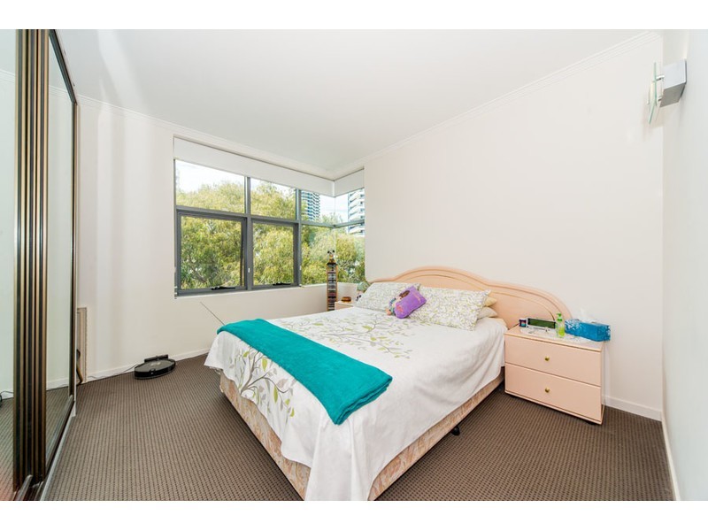 33/20 Bayview Street, Runaway Bay QLD 4216