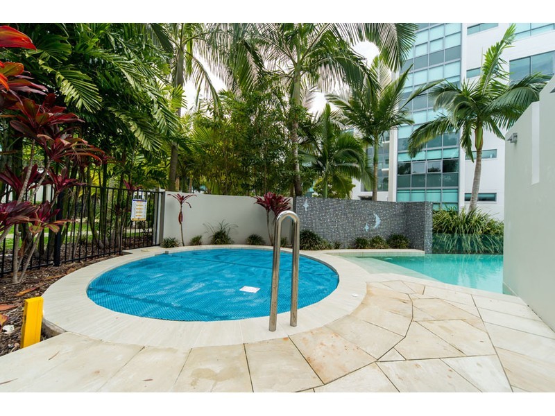 33/20 Bayview Street, Runaway Bay QLD 4216