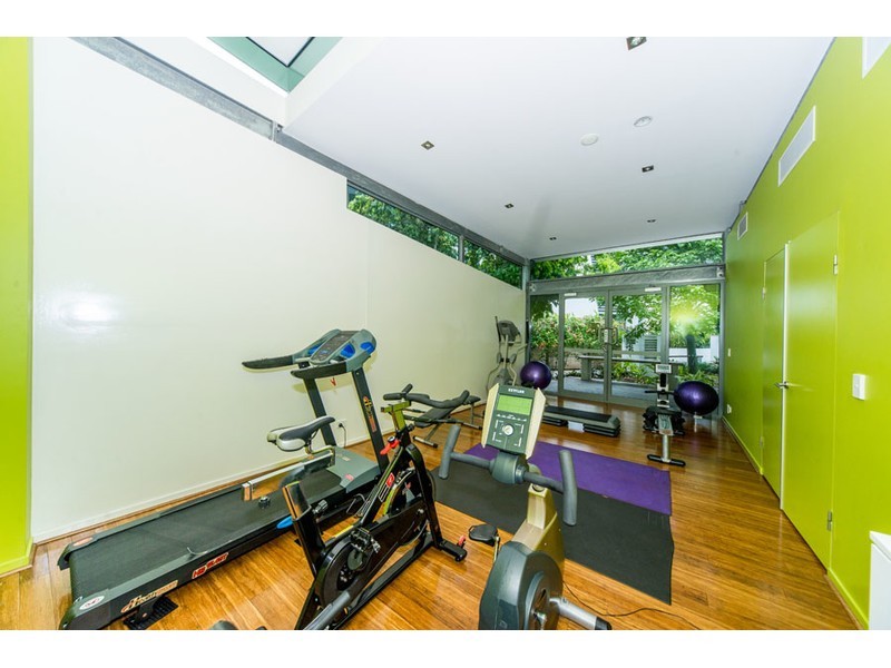 33/20 Bayview Street, Runaway Bay QLD 4216