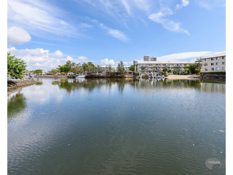 1/48 Vaggelas Crescent, Biggera Waters QLD 4216