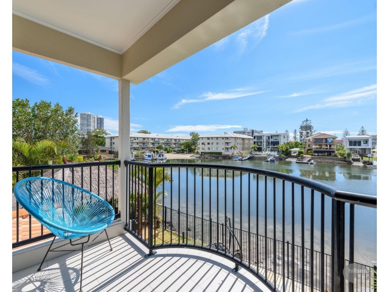 1/48 Vaggelas Crescent, Biggera Waters QLD 4216