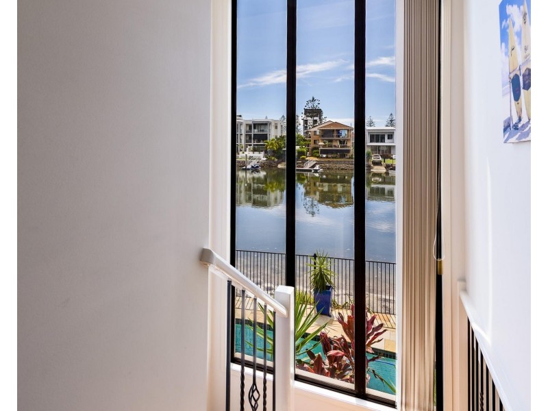 1/48 Vaggelas Crescent, Biggera Waters QLD 4216