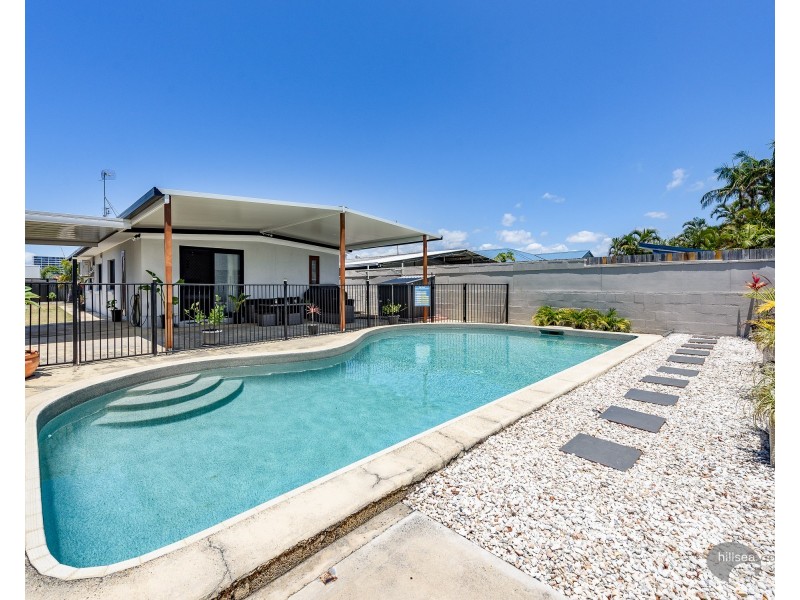 1 Nambur Street, Runaway Bay QLD 4216