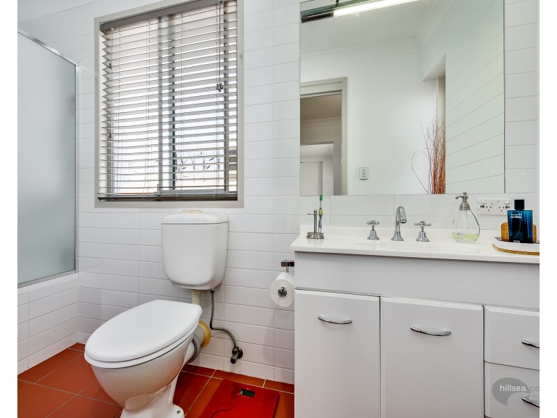 1 Nambur Street, Runaway Bay QLD 4216