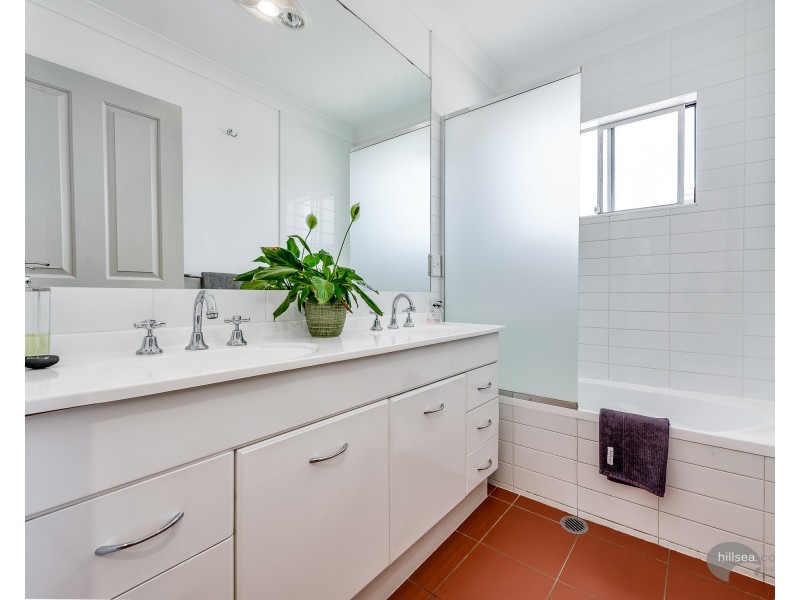 1 Nambur Street, Runaway Bay QLD 4216