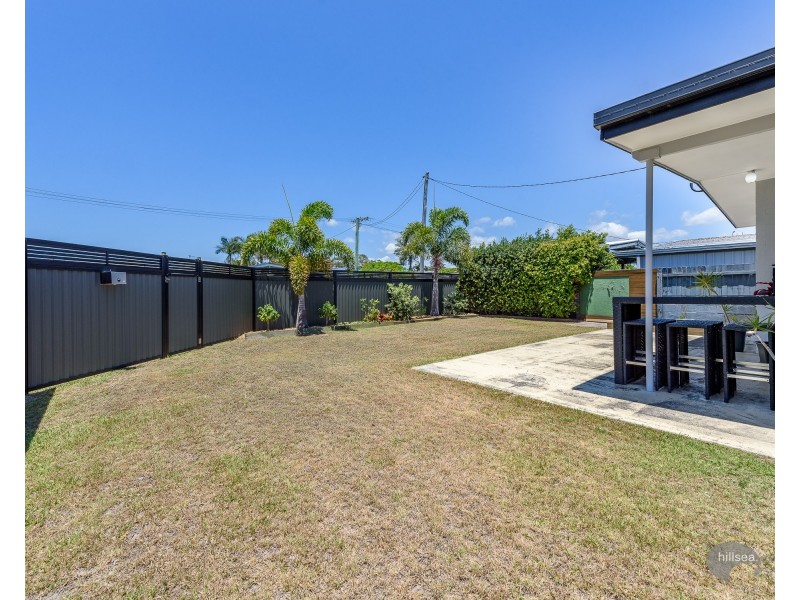 1 Nambur Street, Runaway Bay QLD 4216