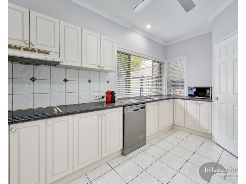 15 Dalby Court, Helensvale QLD 4212