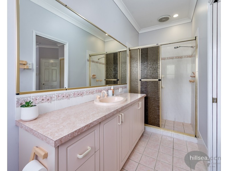 15 Dalby Court, Helensvale QLD 4212